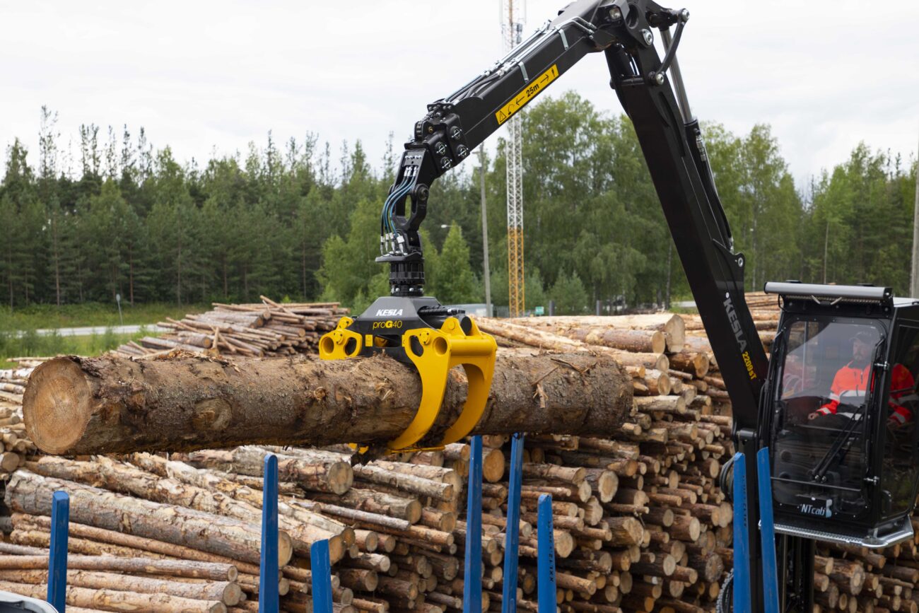 KESLA’s 2209ST TRUCK CRANE Oakleaf Forestry