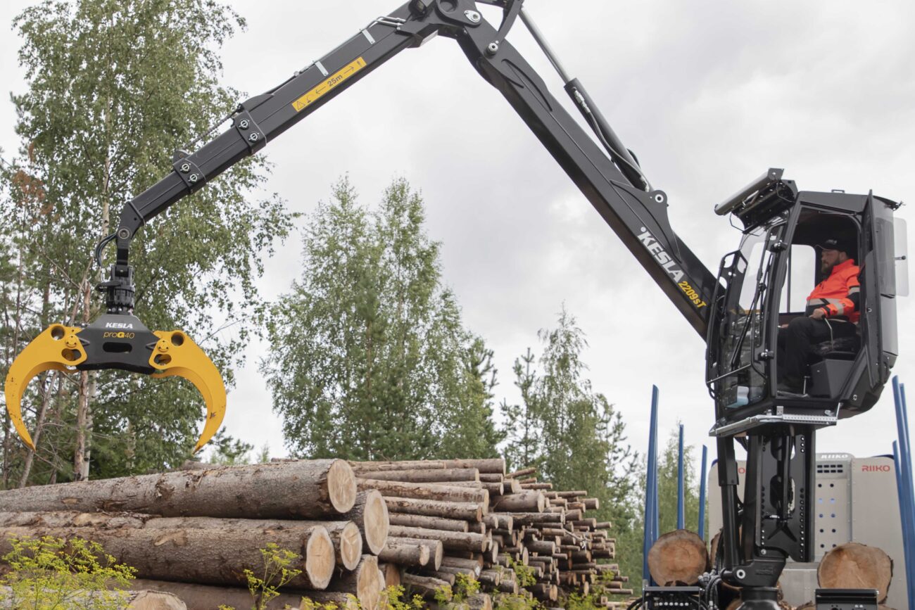 KESLA’s 2209ST TRUCK CRANE Oakleaf Forestry